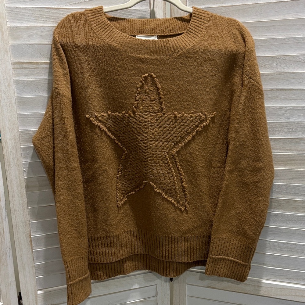 Cozy Star-Patterned Sweater in Brown